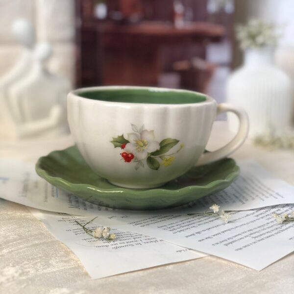 فنجان گل دار سرامیکی با نعلبکی سبز